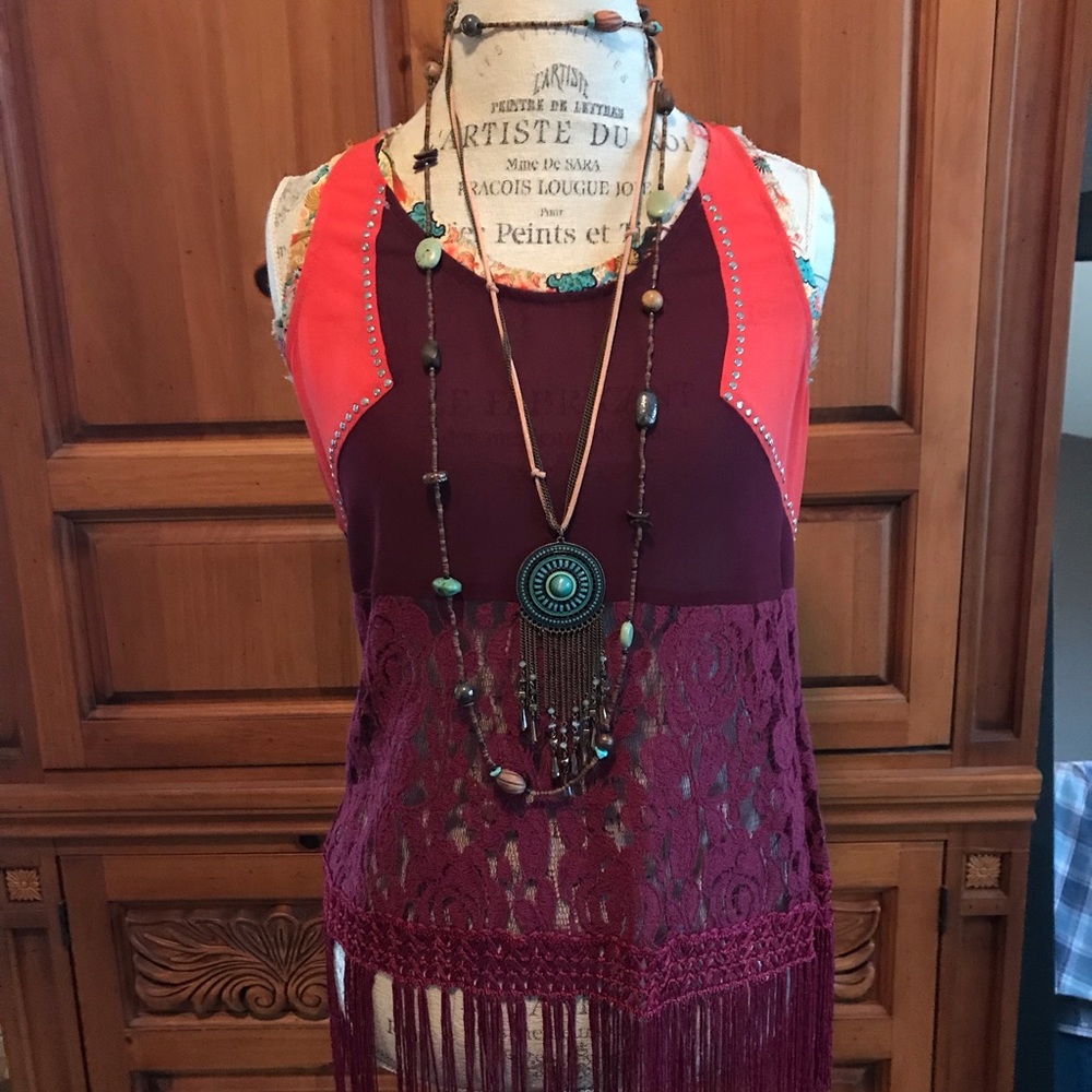 Gimmicks by BKE fringed Top